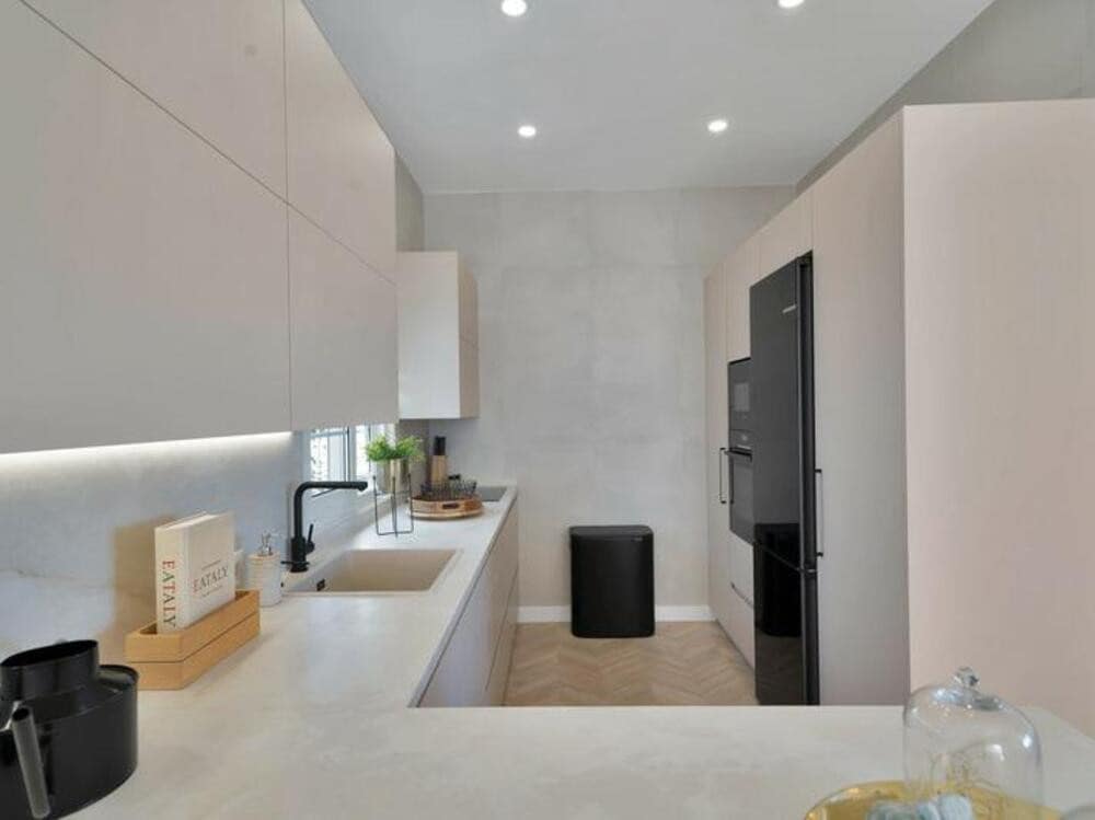 5 soveværelse Byhus til leje i Marbella med swimmingpool garage - € 6.900 (Ref: 9317150)