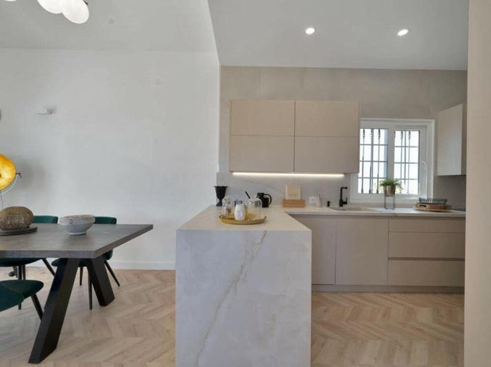 5 soveværelse Byhus til leje i Marbella med swimmingpool garage - € 6.900 (Ref: 9317150)