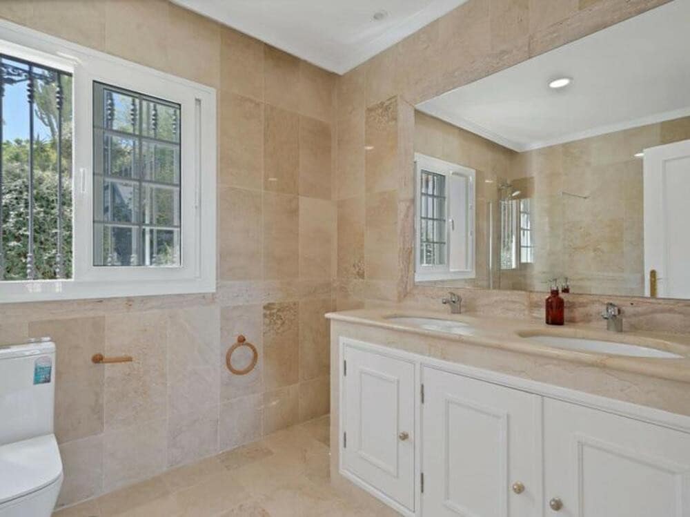 5 soveværelse Byhus til leje i Marbella med swimmingpool garage - € 6.900 (Ref: 9317150)