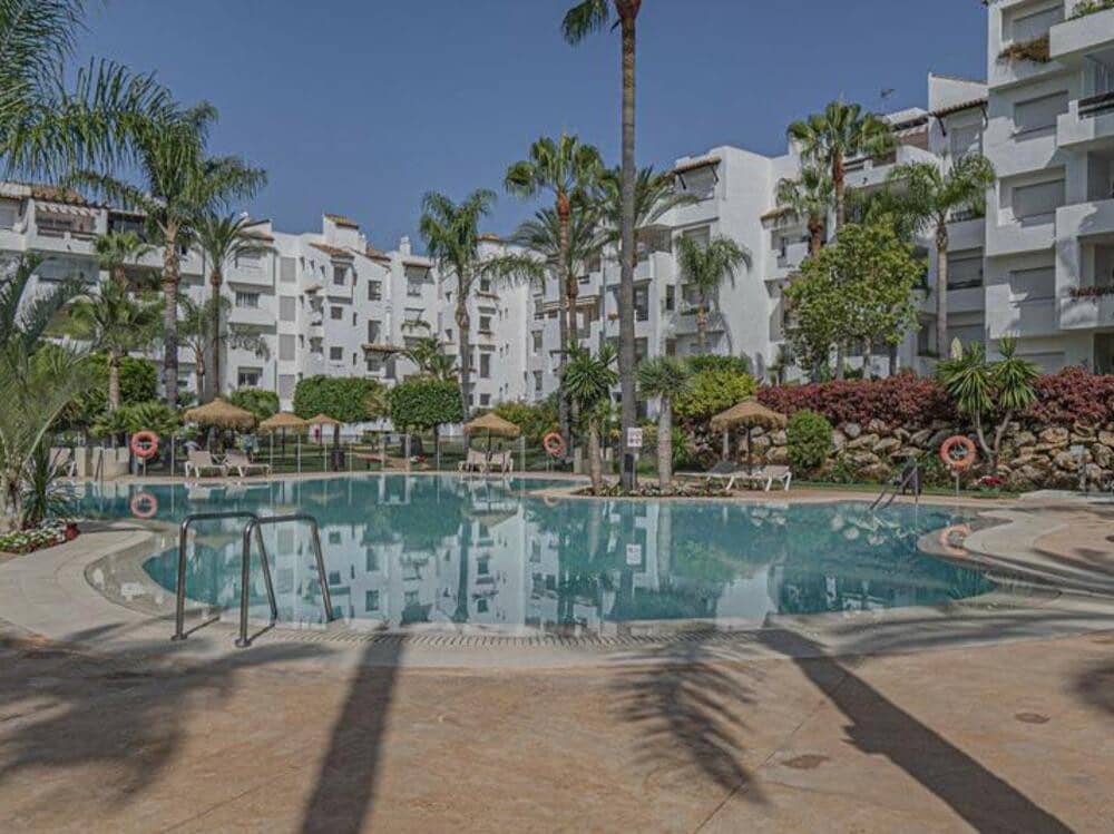 3 Zimmer Apartment zu verkaufen in Estepona mit Pool Garage - 495.000 € (Ref: 9321421)