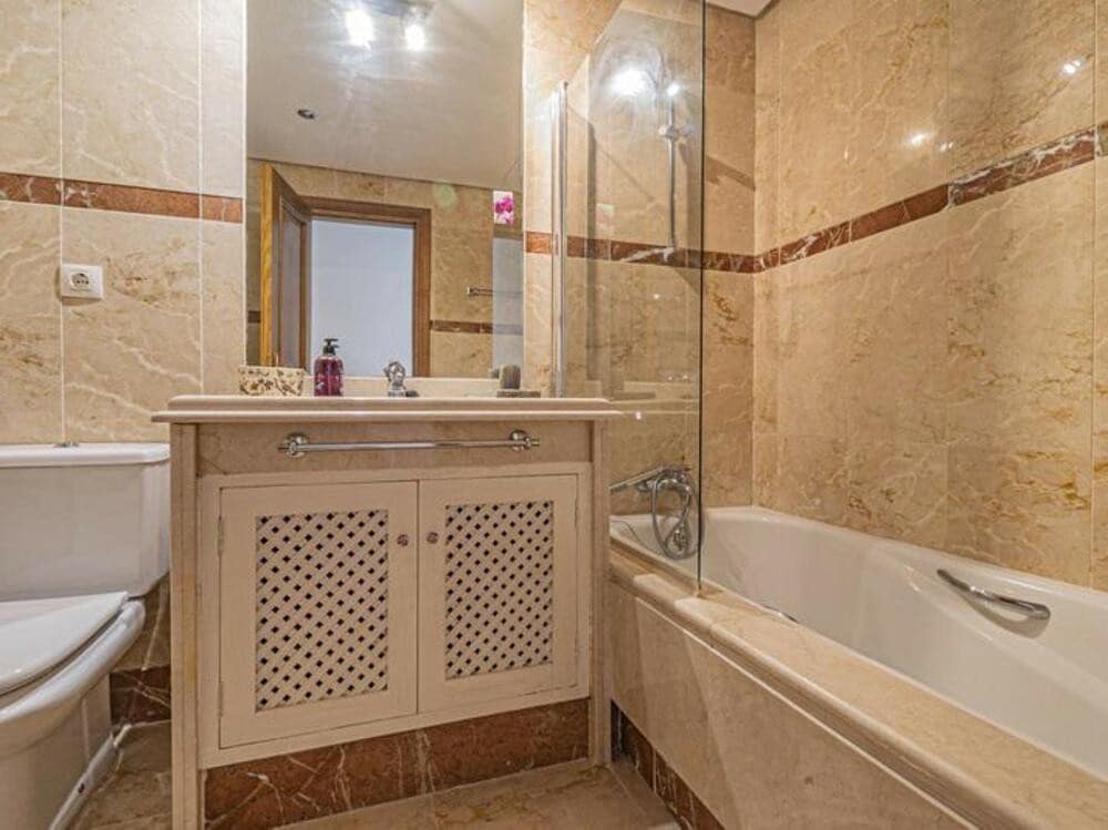 3 Zimmer Apartment zu verkaufen in Estepona mit Pool Garage - 495.000 € (Ref: 9321421)