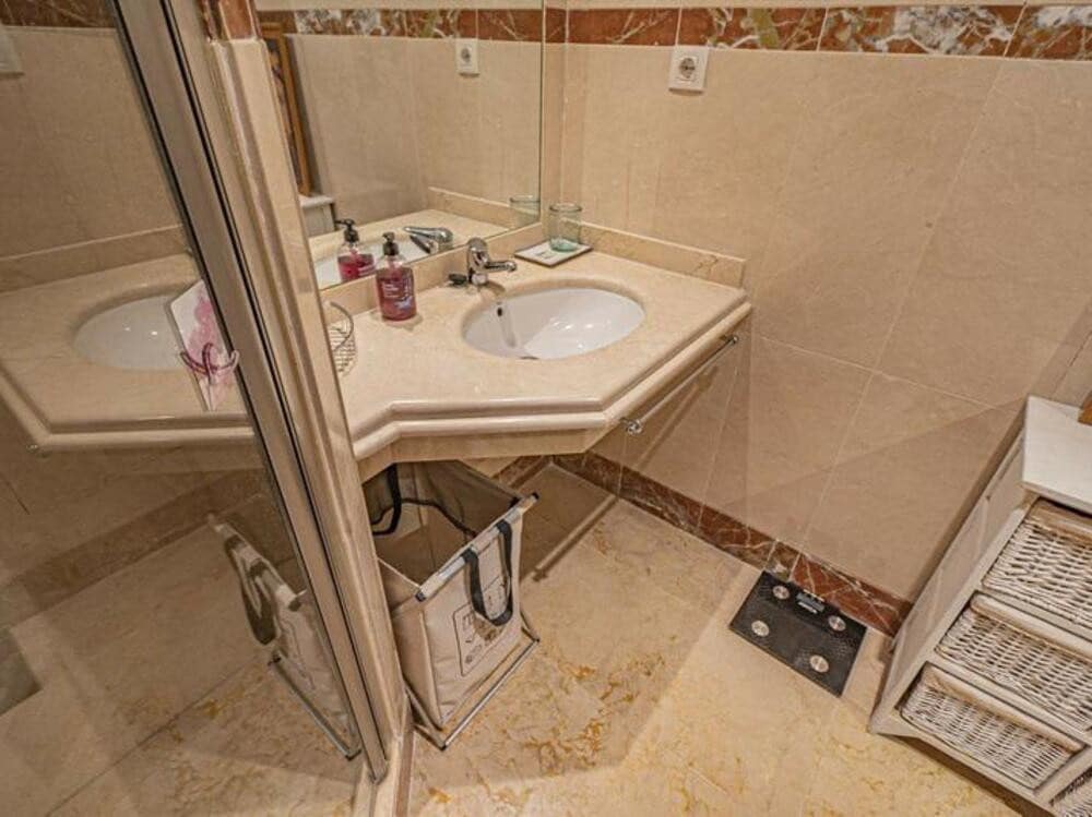 3 Zimmer Apartment zu verkaufen in Estepona mit Pool Garage - 495.000 € (Ref: 9321421)