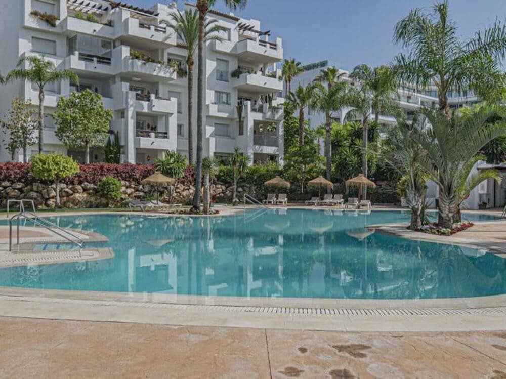 3 Zimmer Apartment zu verkaufen in Estepona mit Pool Garage - 495.000 € (Ref: 9321421)