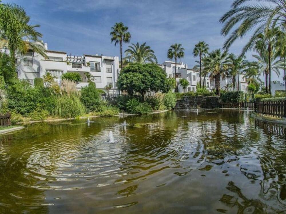 3 Zimmer Apartment zu verkaufen in Estepona mit Pool Garage - 495.000 € (Ref: 9321421)