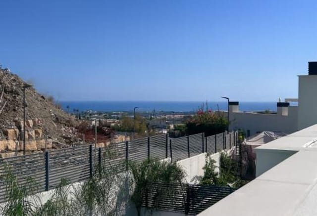 3 chambre Penthouse à vendre à La Quinta, Benahavís avec piscine garage - 1 395 000 € (Ref: 9321423)