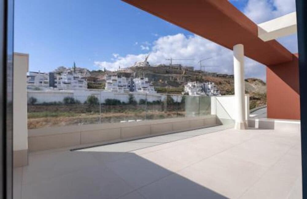 3 bedroom Penthouse for sale in La Quinta with pool garage - € 1,395,000 (Ref: 9321423)