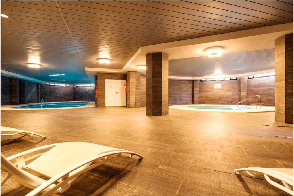 3 sovrum Lägenhet att hyra i Marbella med pool garage - 7 500 € (Ref: 9330192)