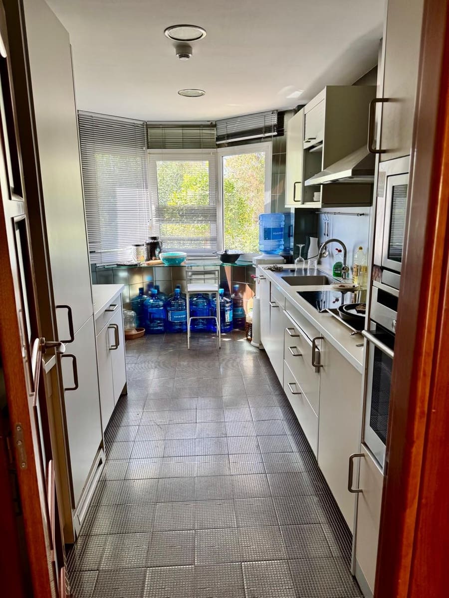 3 sovrum Lägenhet att hyra i Marbella med pool garage - 7 500 € (Ref: 9330192)