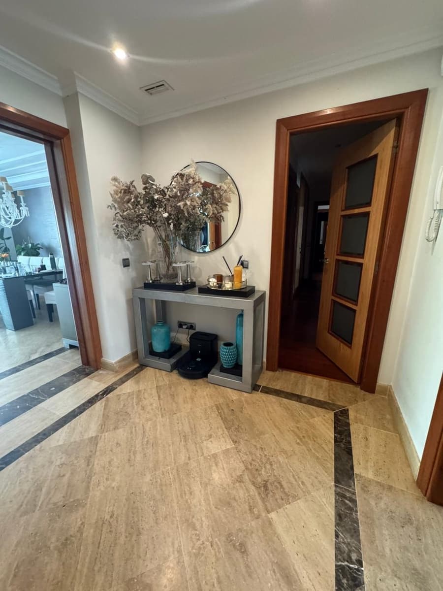 3 sovrum Lägenhet att hyra i Marbella med pool garage - 7 500 € (Ref: 9330192)