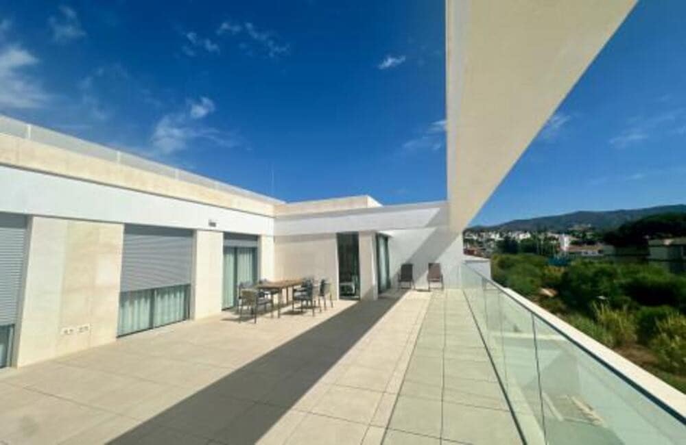 3 bedroom Penthouse for rent in Marbella with pool garage - € 2,800 (Ref: 9334346)