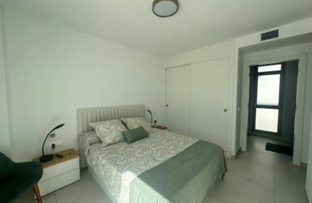 3 bedroom Penthouse for rent in Marbella with pool garage - € 2,800 (Ref: 9334346)