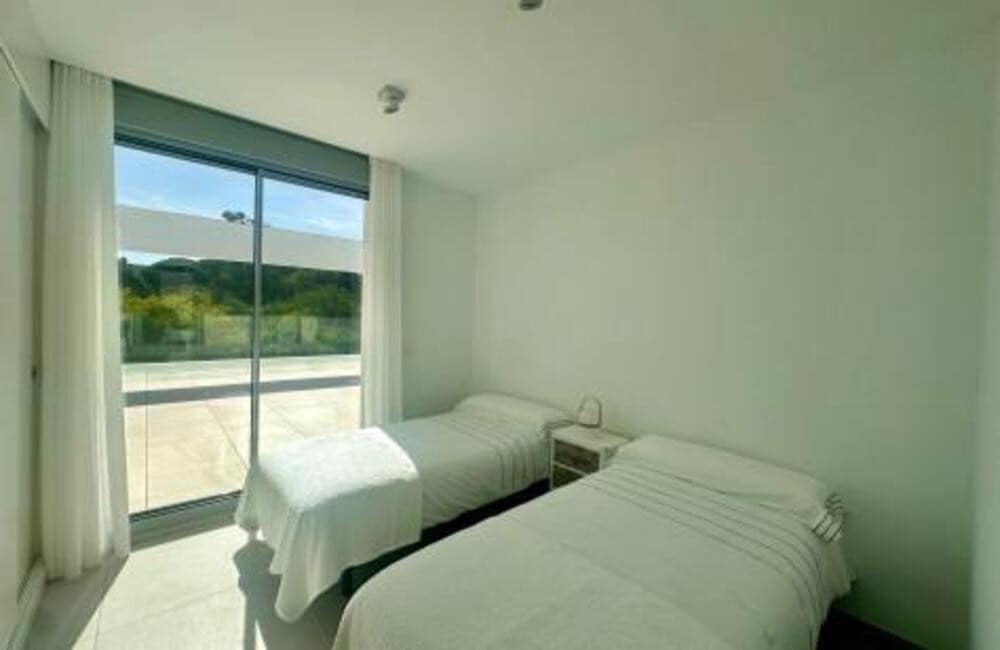 3 bedroom Penthouse for rent in Marbella with pool garage - € 2,800 (Ref: 9334346)