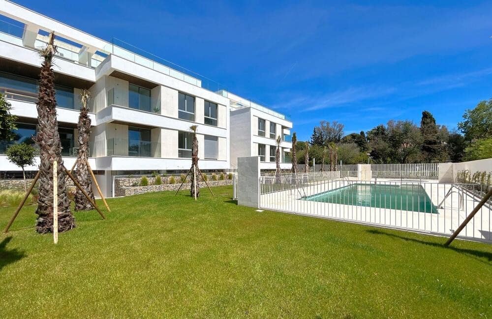 3 bedroom Penthouse for rent in Marbella with pool garage - € 2,800 (Ref: 9334346)