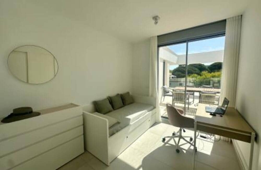 3 bedroom Penthouse for rent in Marbella with pool garage - € 2,800 (Ref: 9334346)