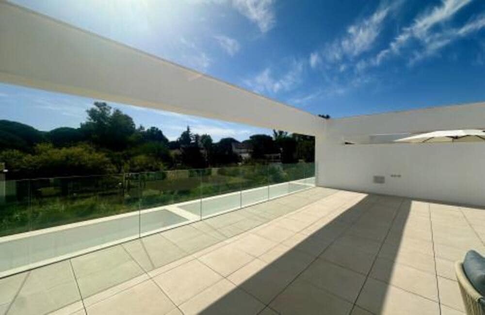 3 bedroom Penthouse for rent in Marbella with pool garage - € 2,800 (Ref: 9334346)