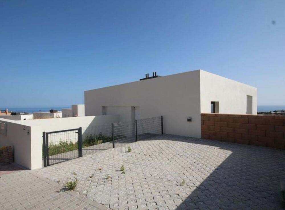 3 chambre Villa/Maison Semi-Mitoyenne à vendre à Riviera del Sol avec piscine garage - 605 000 € (Ref: 9337478)