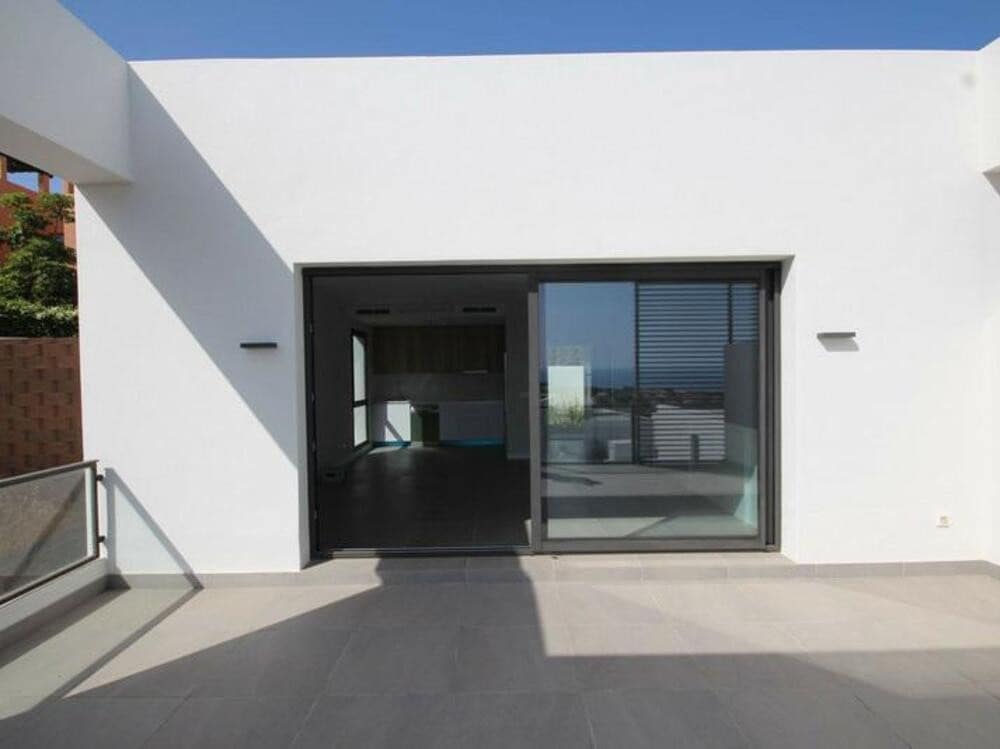 3 chambre Villa/Maison Semi-Mitoyenne à vendre à Riviera del Sol avec piscine garage - 605 000 € (Ref: 9337478)