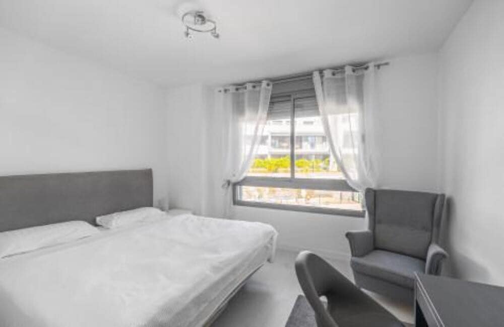 4 soveværelse Lejlighed til leje i Estepona med swimmingpool garage - € 3.400 (Ref: 9340536)