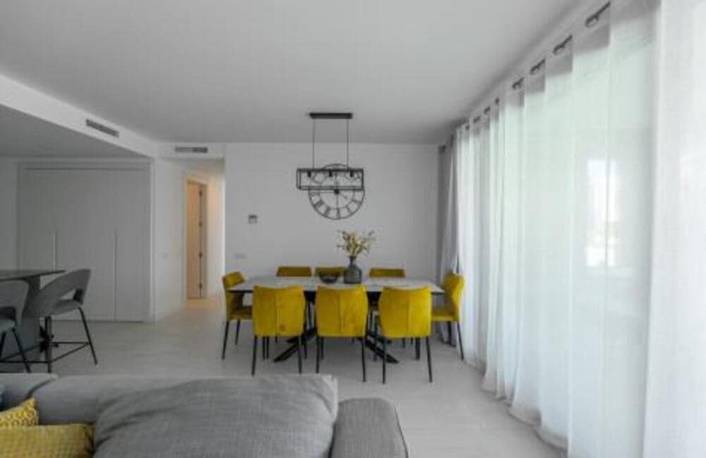 4 soveværelse Lejlighed til leje i Estepona med swimmingpool garage - € 3.400 (Ref: 9340536)