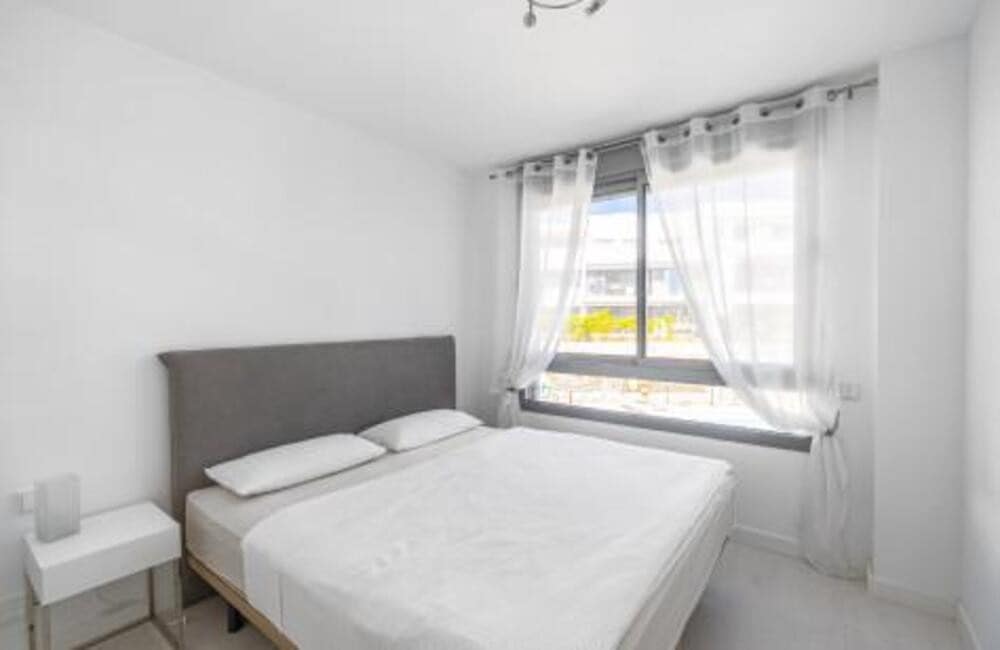 4 soveværelse Lejlighed til leje i Estepona med swimmingpool garage - € 3.400 (Ref: 9340536)