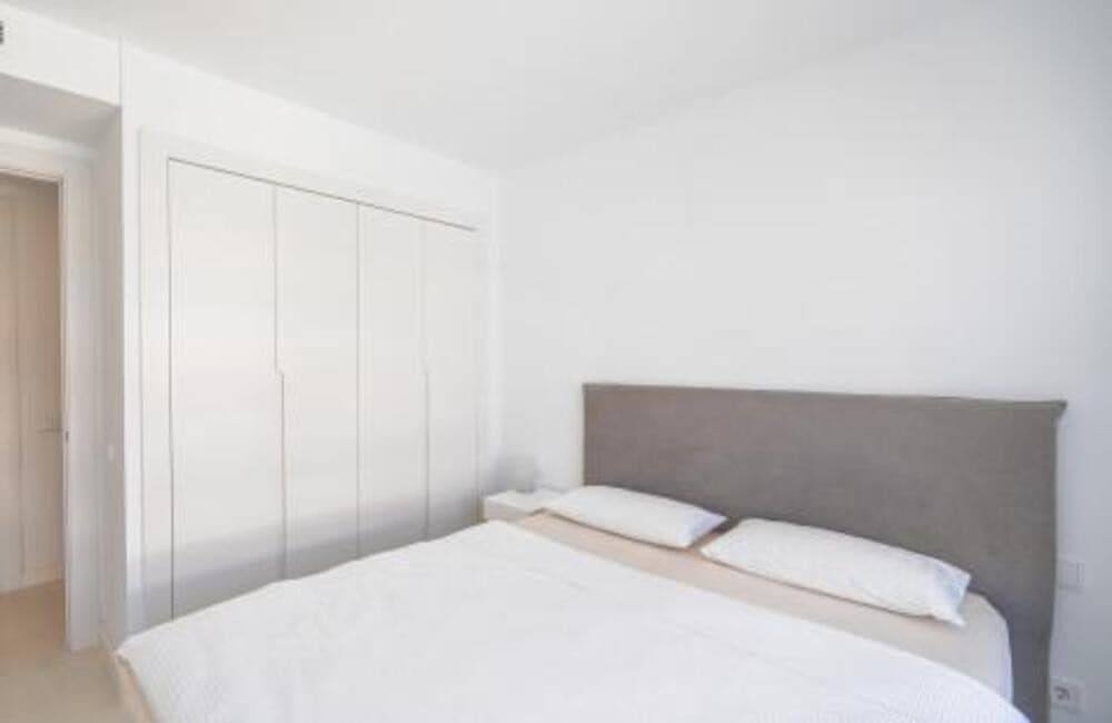 4 soveværelse Lejlighed til leje i Estepona med swimmingpool garage - € 3.400 (Ref: 9340536)