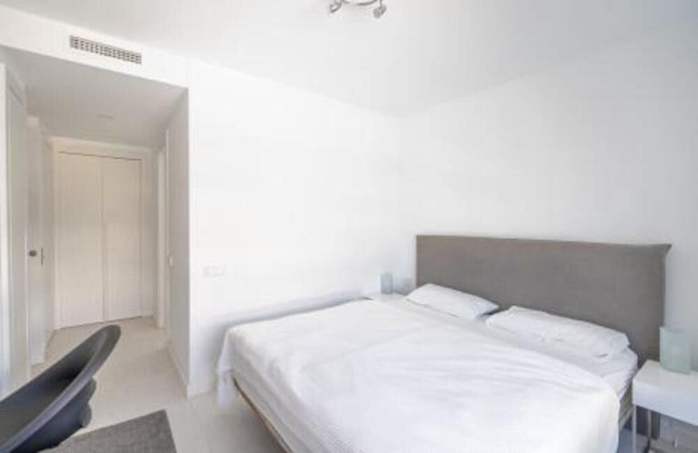 4 soveværelse Lejlighed til leje i Estepona med swimmingpool garage - € 3.400 (Ref: 9340536)