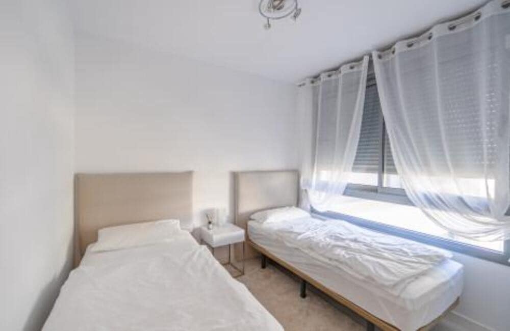 4 soveværelse Lejlighed til leje i Estepona med swimmingpool garage - € 3.400 (Ref: 9340536)