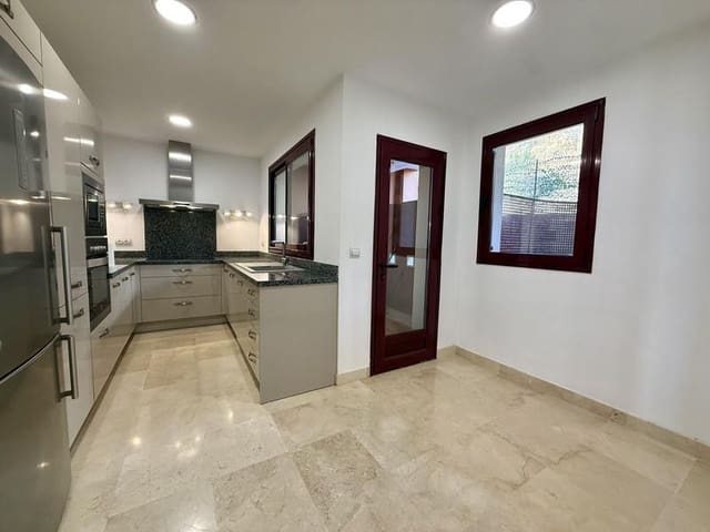 4 quarto Casa em Banda para arrendar em El Paraíso, Benahavís com piscina garagem - 3 500 € (Ref: 9344190)