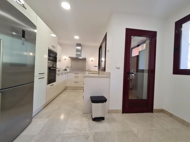 Maison de Ville de 4 chambres à louer à El Paraíso, Benahavís avec piscine garage - 4 000 € (Ref: 9344190)