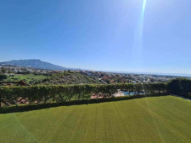 Maison de Ville de 4 chambres à louer à El Paraíso, Benahavís avec piscine garage - 4 000 € (Ref: 9344190)