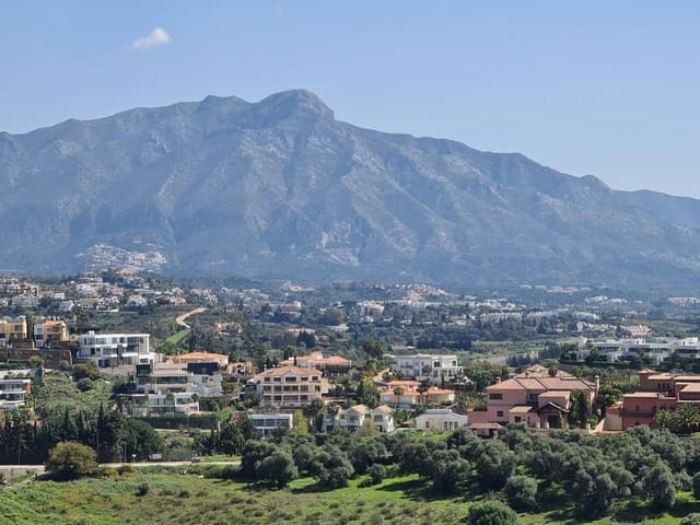 Maison de Ville de 4 chambres à louer à El Paraíso, Benahavís avec piscine garage - 4 000 € (Ref: 9344190)
