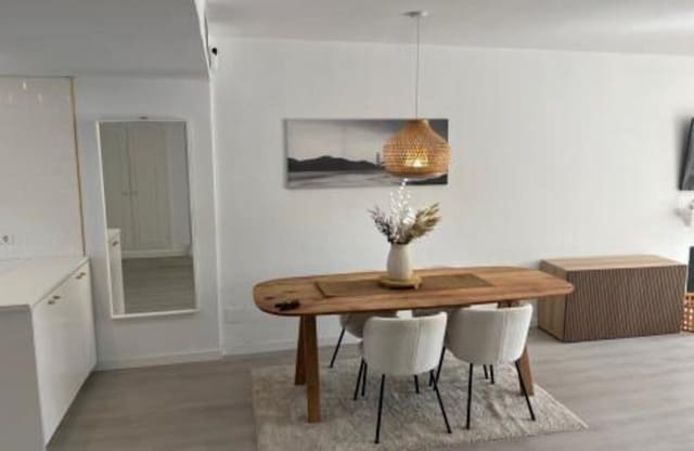 3 soverom Leilighet til leie i Nueva Andalucía Centro, Marbella med svømmebasseng - € 3 000 (Ref: 9344192)