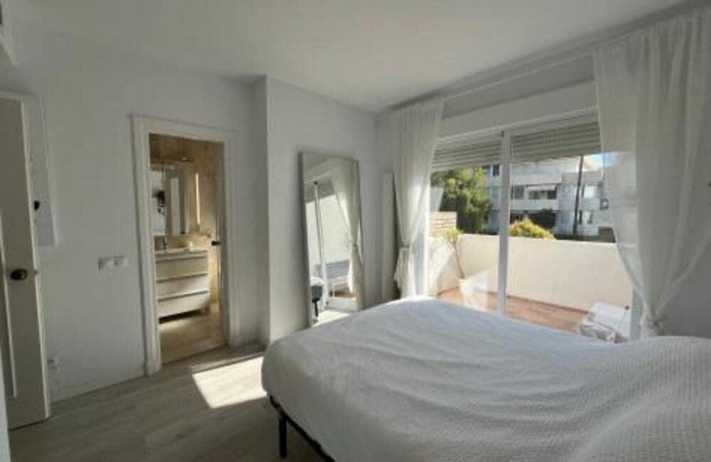 3 sovrum Lägenhet att hyra i Nueva Andalucia med pool - 3 000 € (Ref: 9344192)