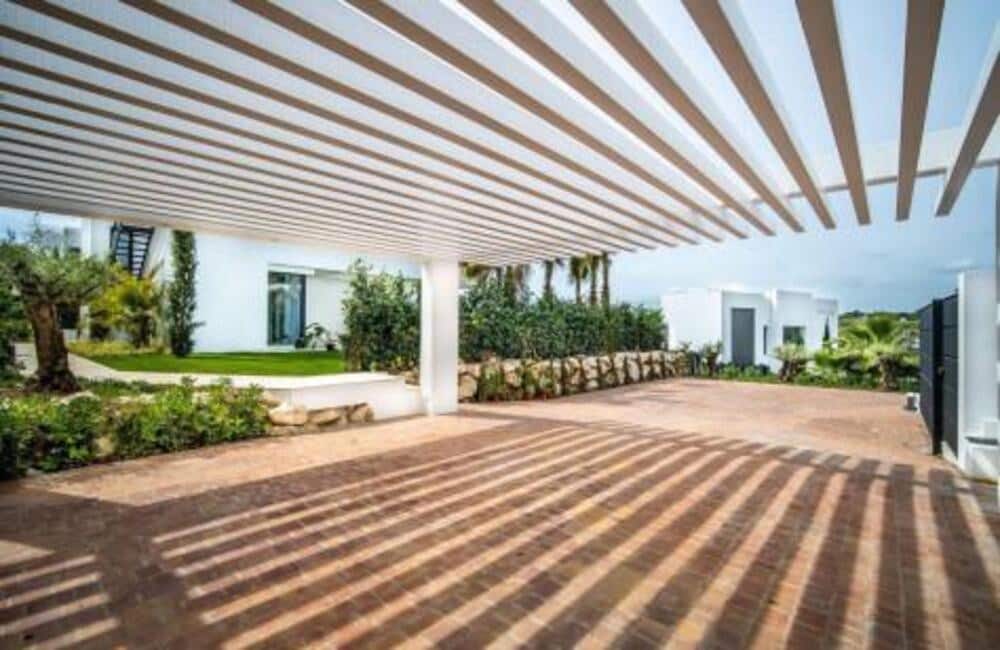 6 slaapkamer Villa voor vakantieverhuur in Nueva Andalucia met zwembad garage - € 13.000 (Ref: 9344194)