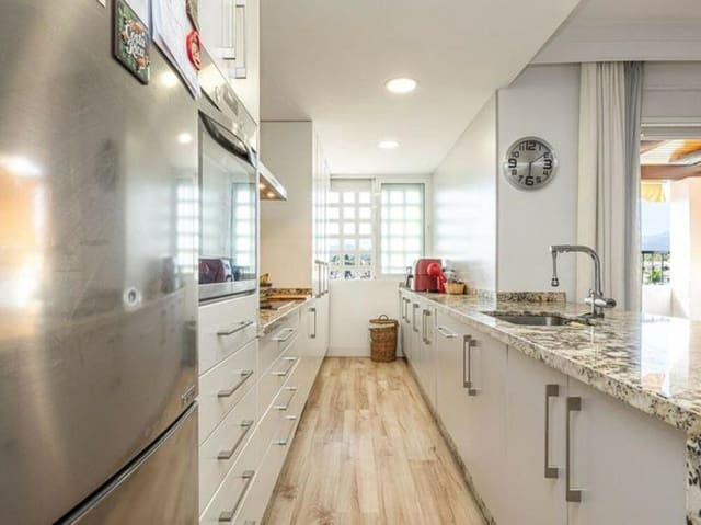 4 sypialnia Penthouse na sprzedaż w San Pedro de Alcántara Pueblo, Marbella z basenem garażem - 549 000 € (Ref: 9344195)