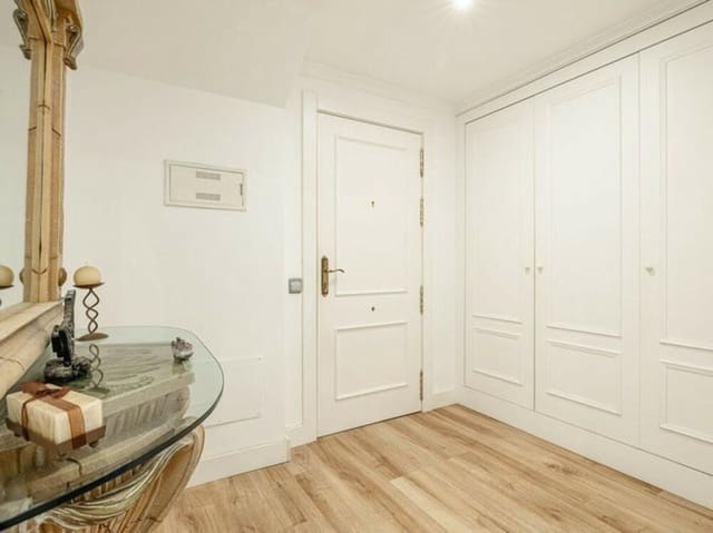 4 sypialnia Penthouse na sprzedaż w San Pedro de Alcántara Pueblo, Marbella z basenem garażem - 549 000 € (Ref: 9344195)