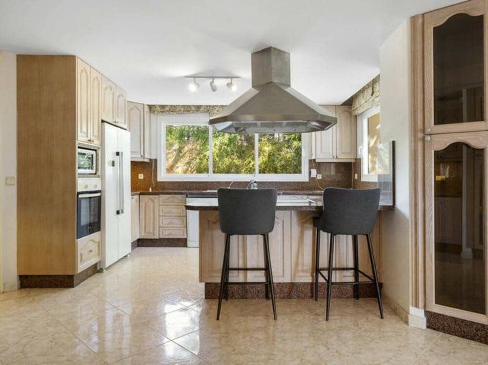 Chalet de 5 habitaciones en Marbella en venta con piscina garaje - 1.995.000 € (Ref: 9346639)