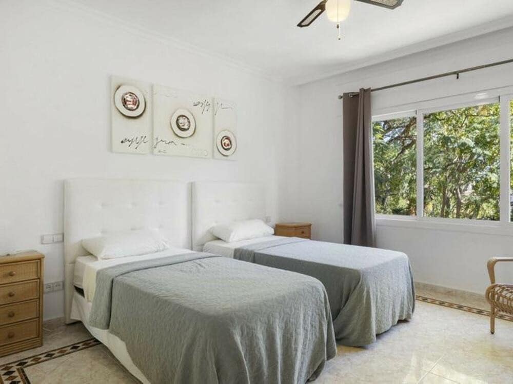 Chalet de 5 habitaciones en Marbella en venta con piscina garaje - 1.995.000 € (Ref: 9346639)