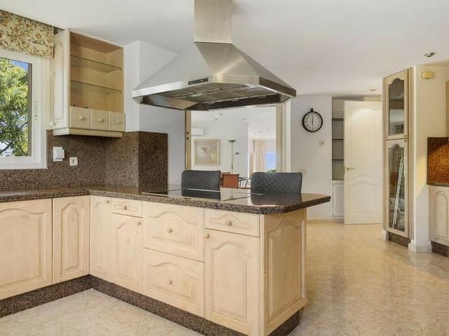 5 soverom Villa til salgs i Hacienda Las Chapas, Marbella med svømmebasseng garasje - € 1 995 000 (Ref: 9346639)