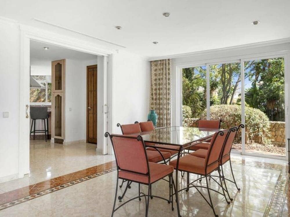 Chalet de 5 habitaciones en Marbella en venta con piscina garaje - 1.995.000 € (Ref: 9346639)