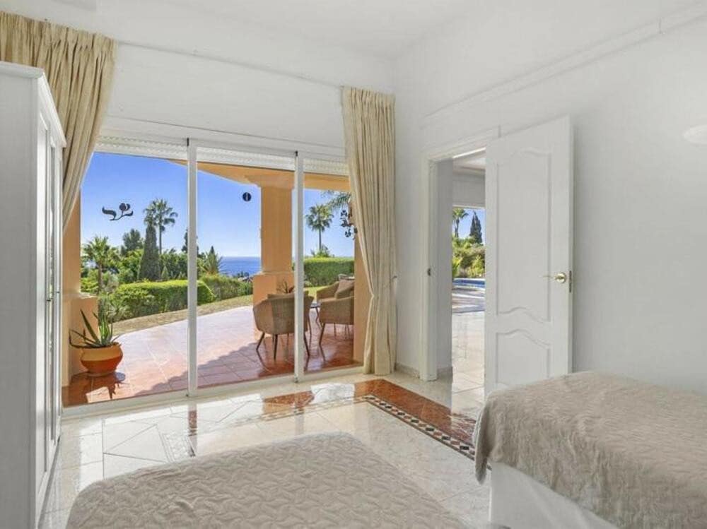 Chalet de 5 habitaciones en Marbella en venta con piscina garaje - 1.995.000 € (Ref: 9346639)