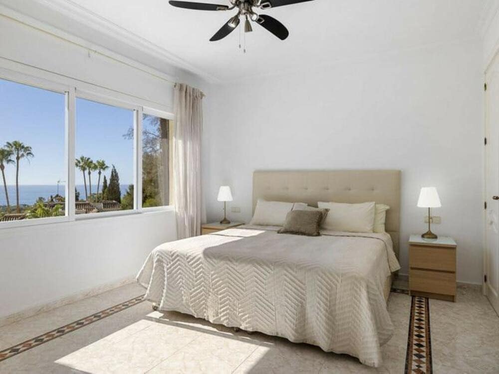 Chalet de 5 habitaciones en Marbella en venta con piscina garaje - 1.995.000 € (Ref: 9346639)