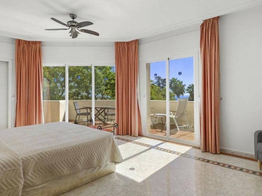 Chalet de 5 habitaciones en Marbella en venta con piscina garaje - 1.995.000 € (Ref: 9346639)