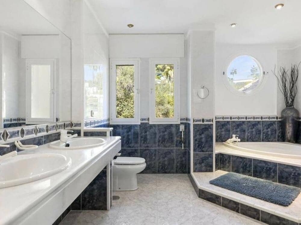 Chalet de 5 habitaciones en Marbella en venta con piscina garaje - 1.995.000 € (Ref: 9346639)