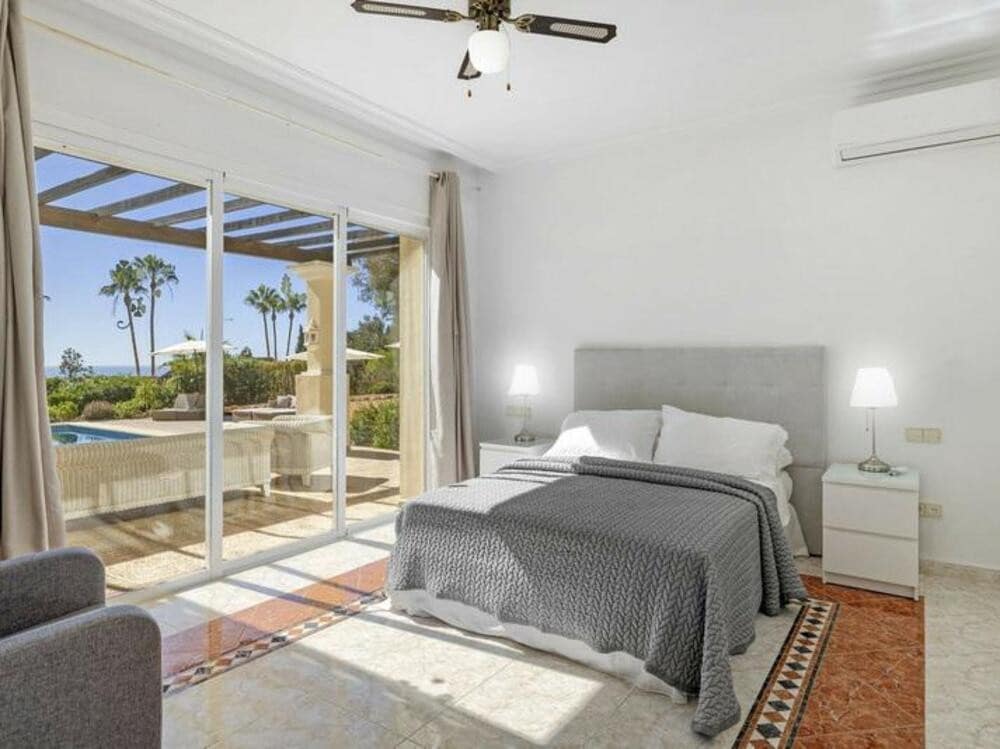 Chalet de 5 habitaciones en Marbella en venta con piscina garaje - 1.995.000 € (Ref: 9346639)