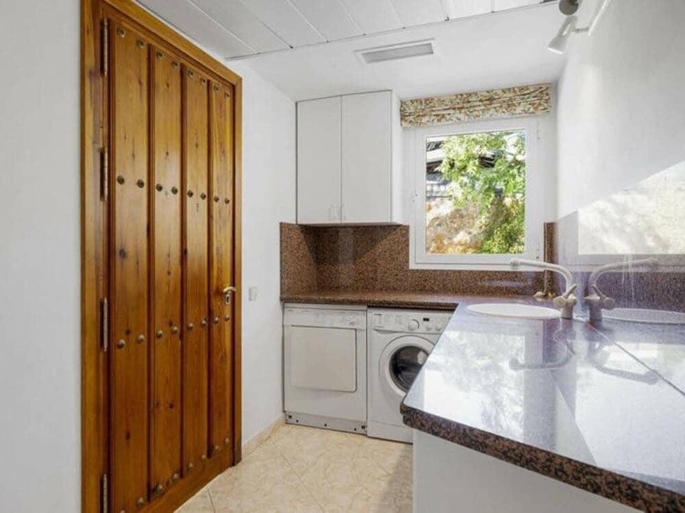 Chalet de 5 habitaciones en Marbella en venta con piscina garaje - 1.995.000 € (Ref: 9346639)