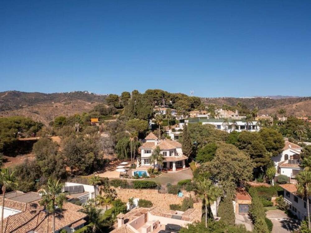 Chalet de 5 habitaciones en Marbella en venta con piscina garaje - 1.995.000 € (Ref: 9346639)