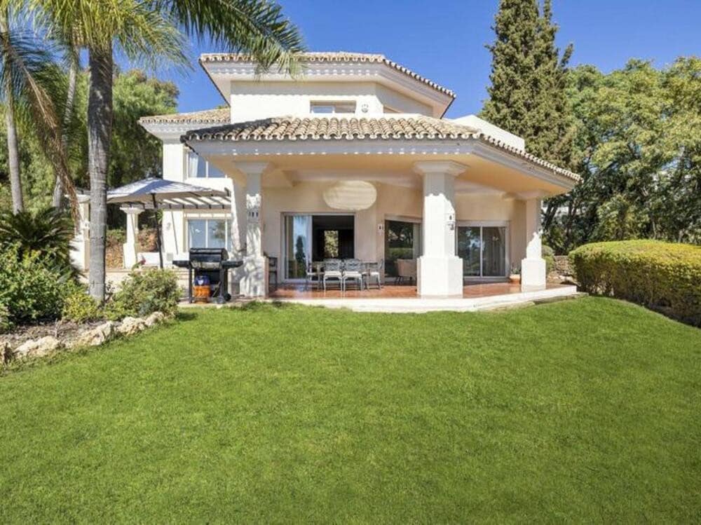 Chalet de 5 habitaciones en Marbella en venta con piscina garaje - 1.995.000 € (Ref: 9346639)