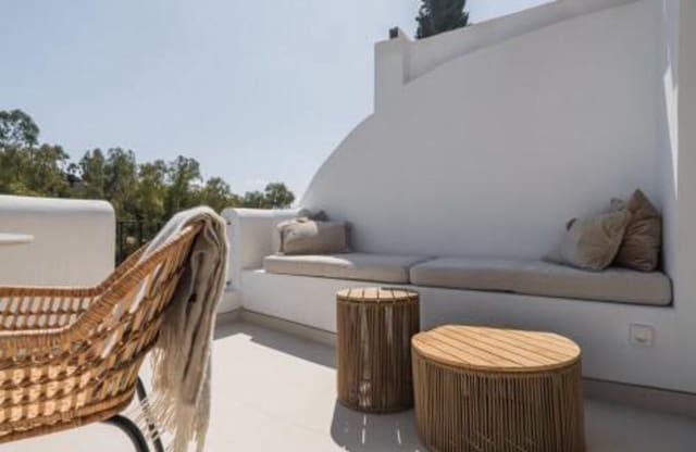 3 slaapkamer Appartement te koop in Los Arqueros - Puerto del Almendro, Benahavís met zwembad - € 599.000 (Ref: 9346641)