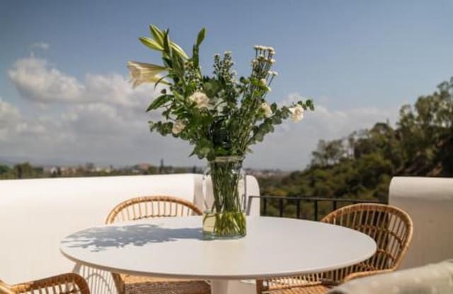 3 slaapkamer Appartement te koop in Los Arqueros - Puerto del Almendro, Benahavís met zwembad - € 599.000 (Ref: 9346641)